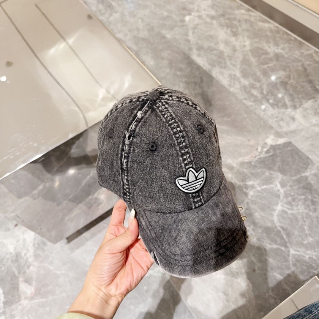 Loewe Caps